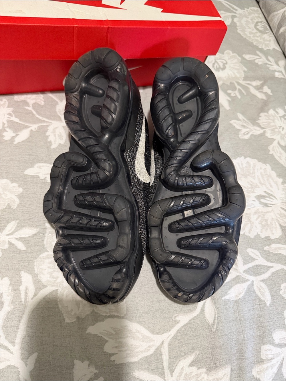 Nike Men’s Black Knit Lace-Up Sneakers with Mint Floral Insole - Picture 5 of 6